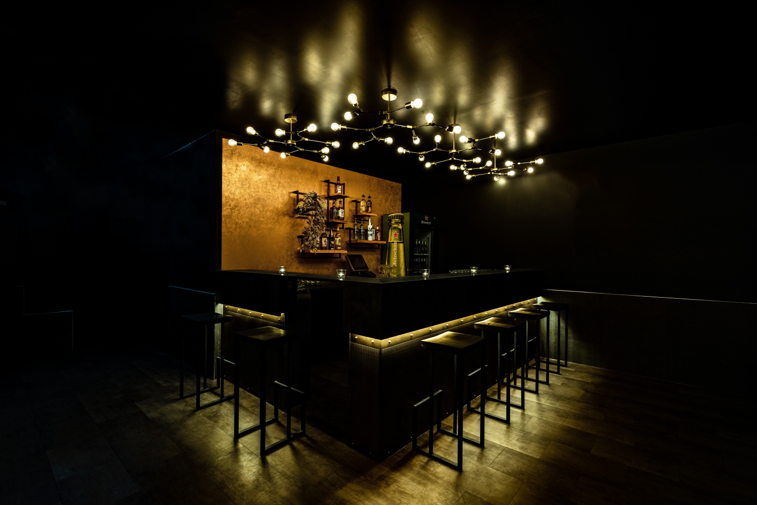 UPPER HALO BAR - Cozy small Bar beside the UPPER HALO Dance floor