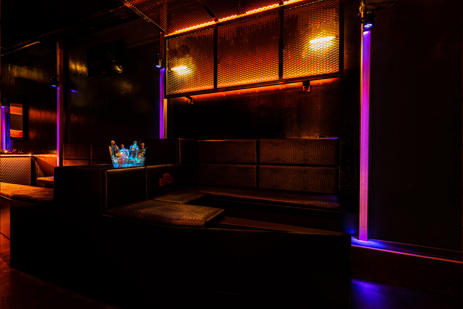 WamUp-Bar Interior Design-Lounges-THE-HALO_design-by-morphine-collective